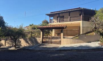 CASA EM BAIRRO PRÓX. CENTRO