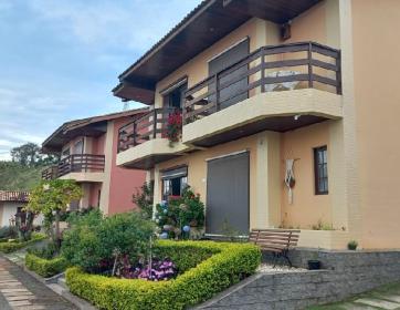 CASA EM CONDOMÍNIO FECHADO