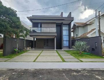 CASA EM COND. FECHADO